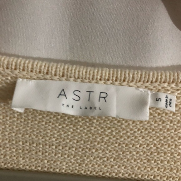 ASTR Womens Ivory Direction Change Bell Sleeve Sweater size S Knit V-neck - Picture 7 of 10